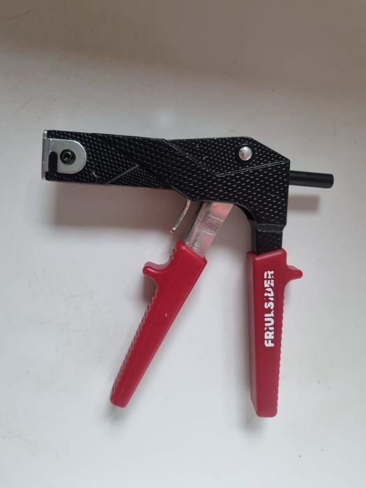 Cleste metalic, Friulsider