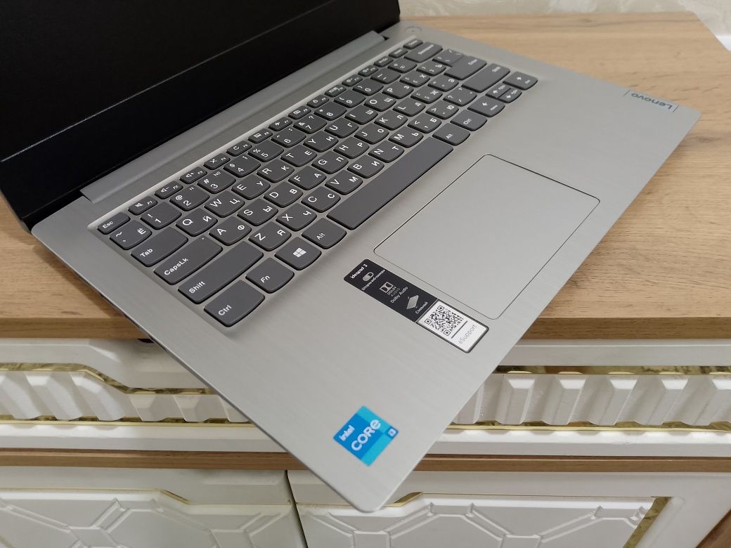 Core i3-1115G4/SSD xotira 128 gb/ ОЗУ- 12 gb