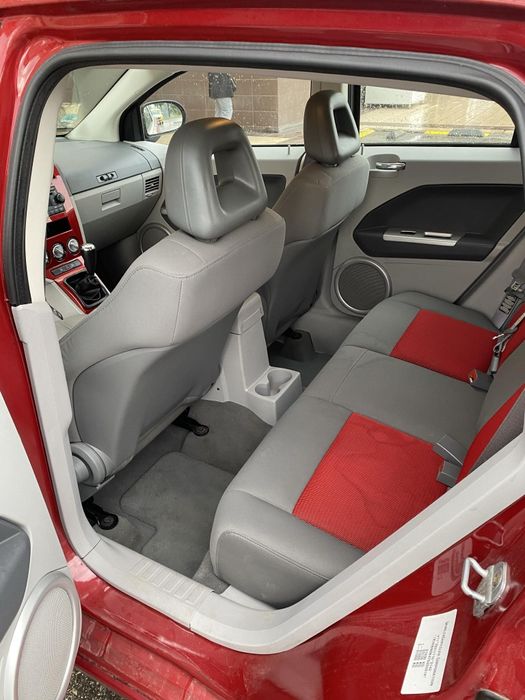 СУВ Додж автомобил