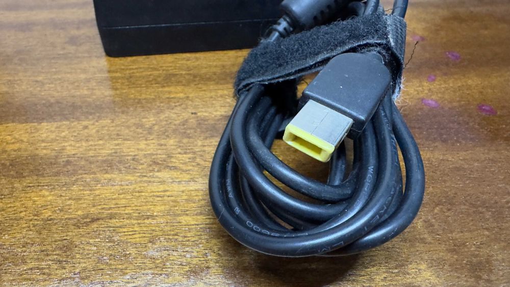 Захранване за лаптоп и Лаптоп за части