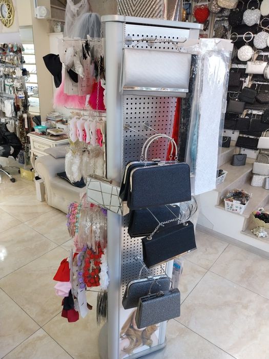 Въртящ се щендер/стелаж