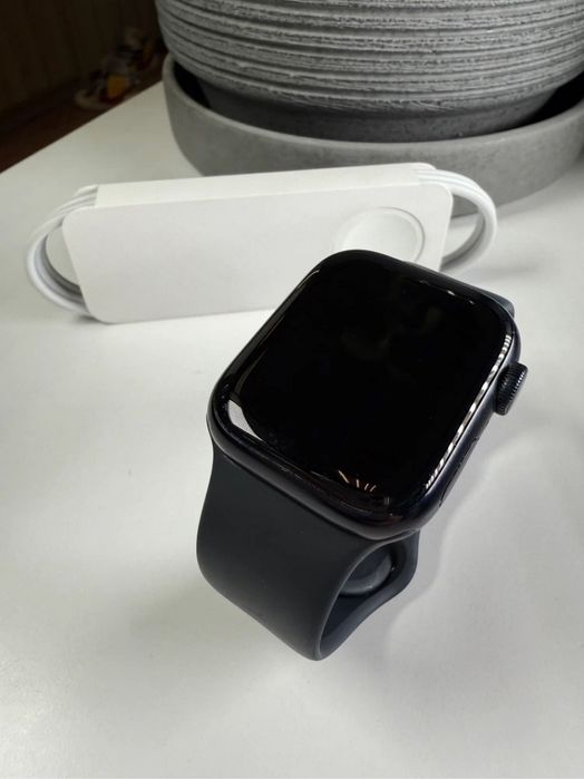 Продам Apple watch 5 40 mm