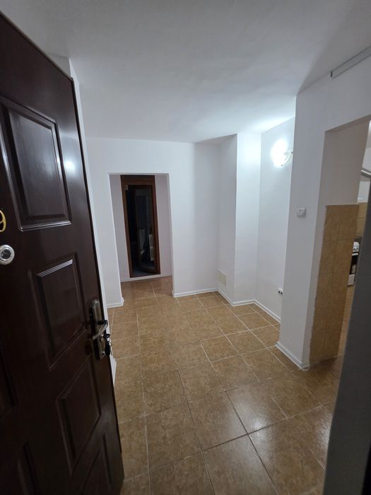 VAND Sau INCHIRIEZ Apartament cu 2 Camere Zona Centrala Langa Peco Mol