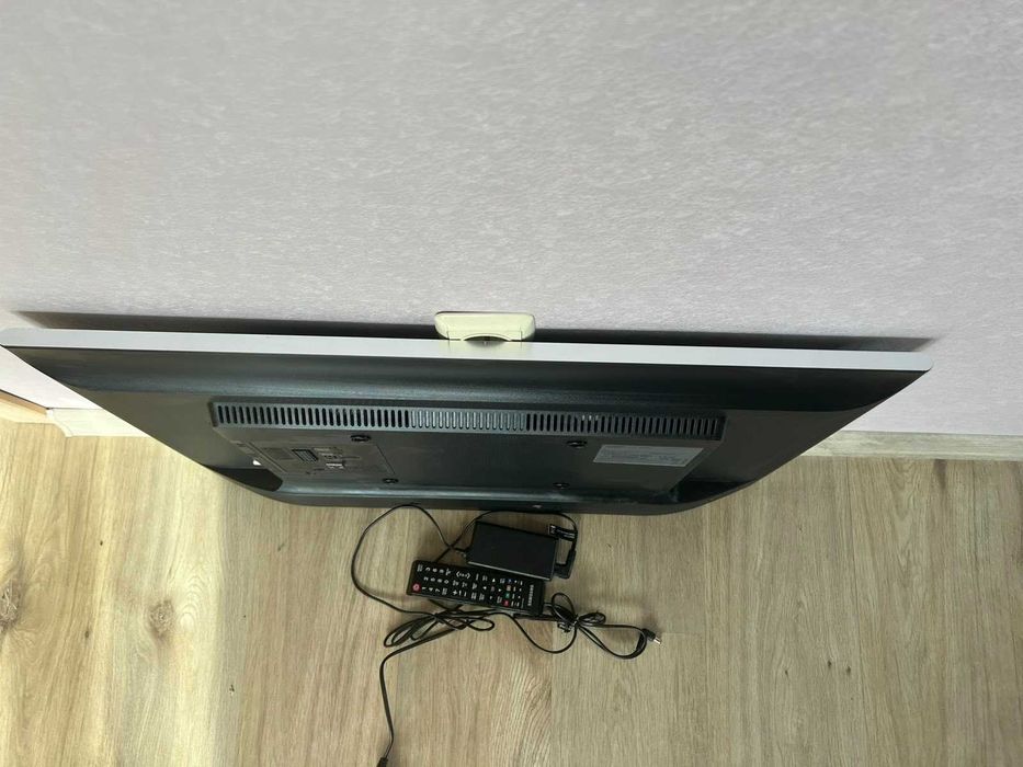 Продавам работещ телевизор SAMSUNG UE 32"