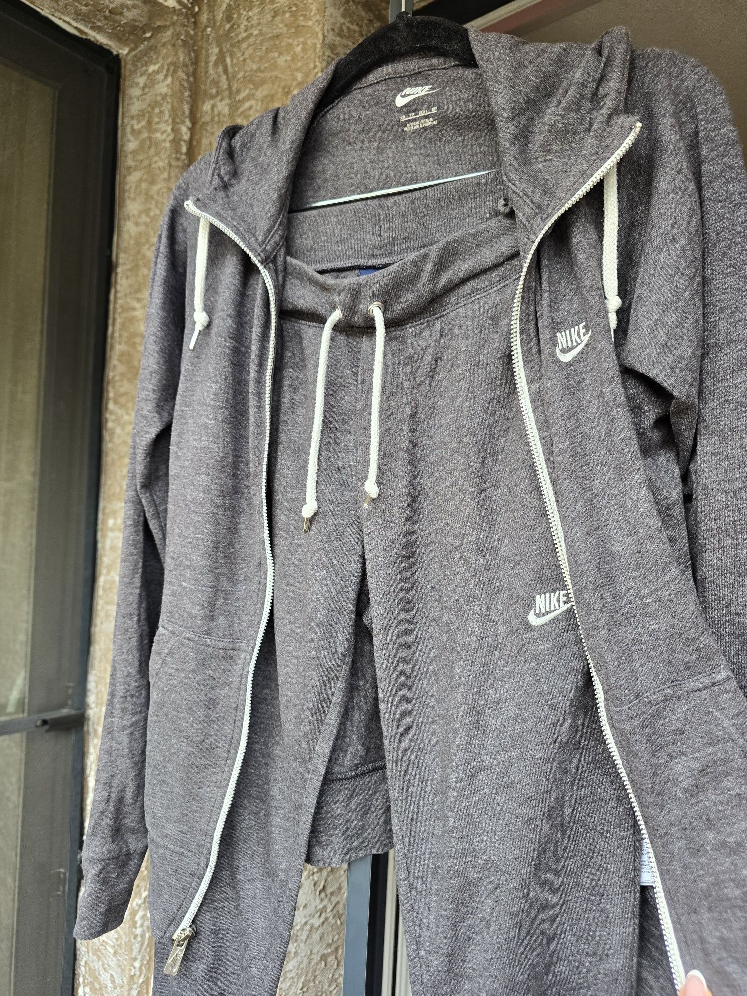 Спортен екип Calvin klein и Nike Xs
