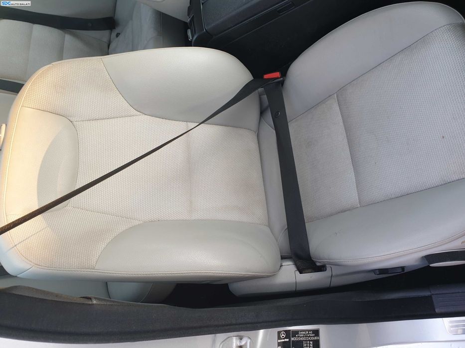 Interior Piele Scaun Scaune Stanga Dreapta Fata FARA Incalzire si Bancheta cu Spatar Fara Rabatare cu Imperfectiuni Mercedes Clasa C Class W204 Sedan Berlina 2007 - 2014 [K1561]