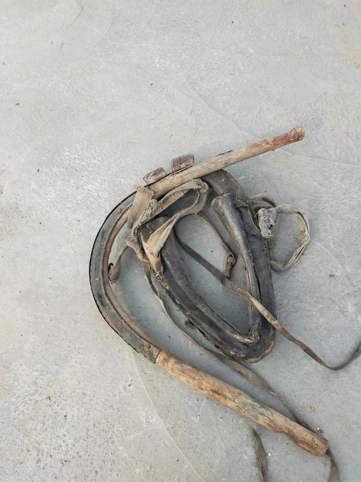 Конская сбруя. Хомут,дуга,седёлка,щлия,вожжи.