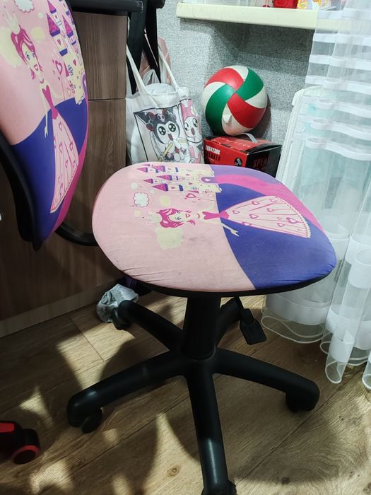 Продам детское компьютерное кресло