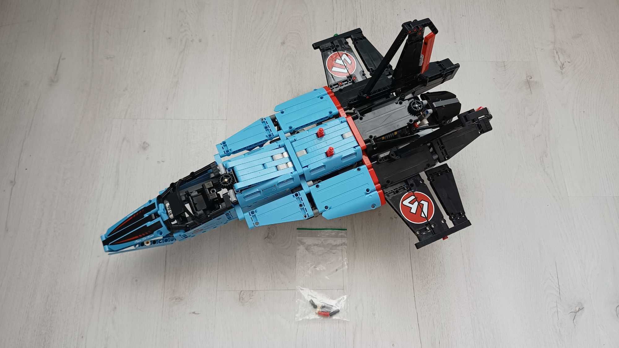 LEGO TECHNIC: Air Race Jet (42066)