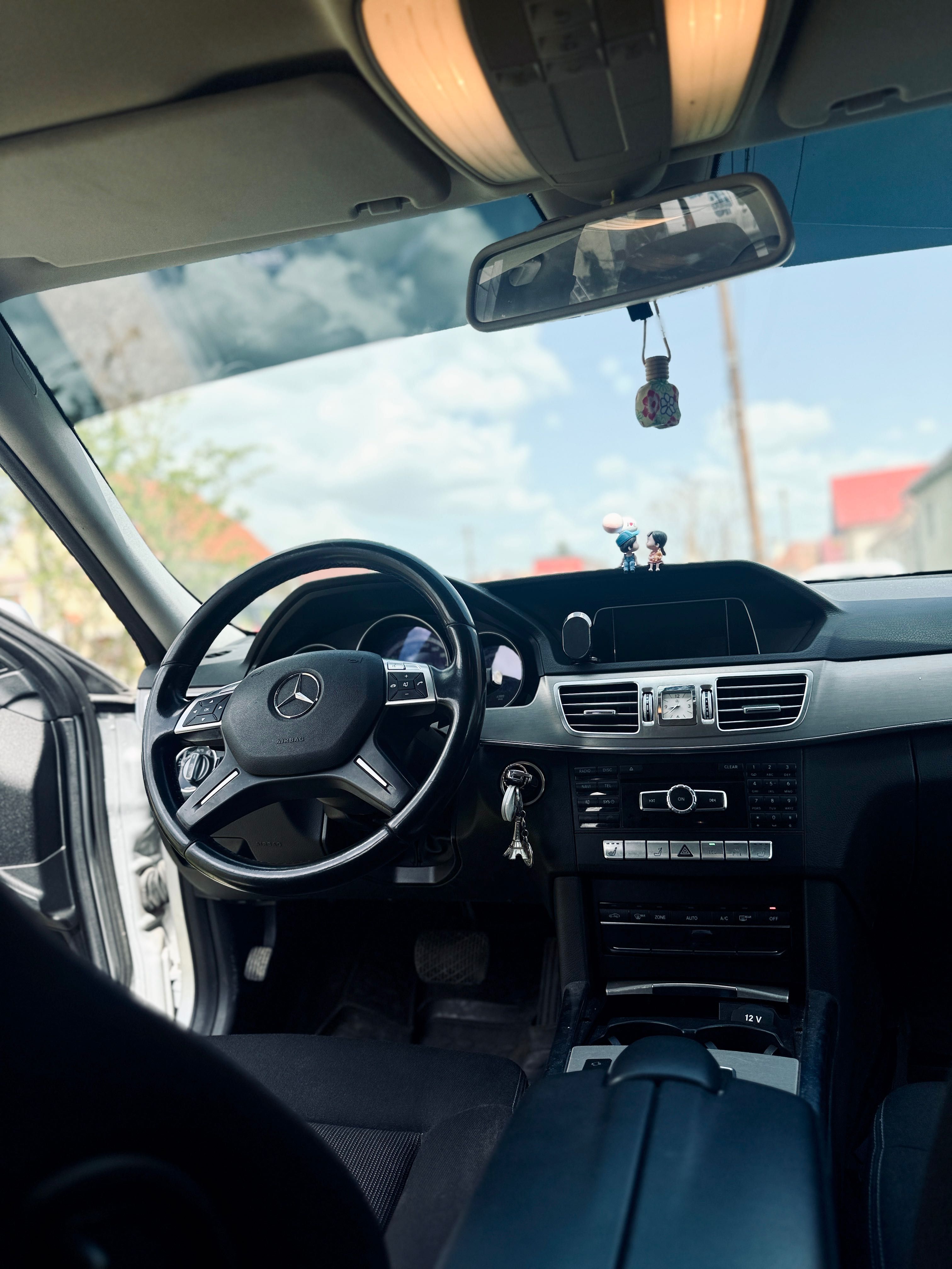 Vând Mercedes-Benz E-Class 220