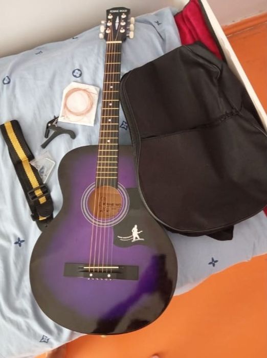 Acoustic Guitar Set 39