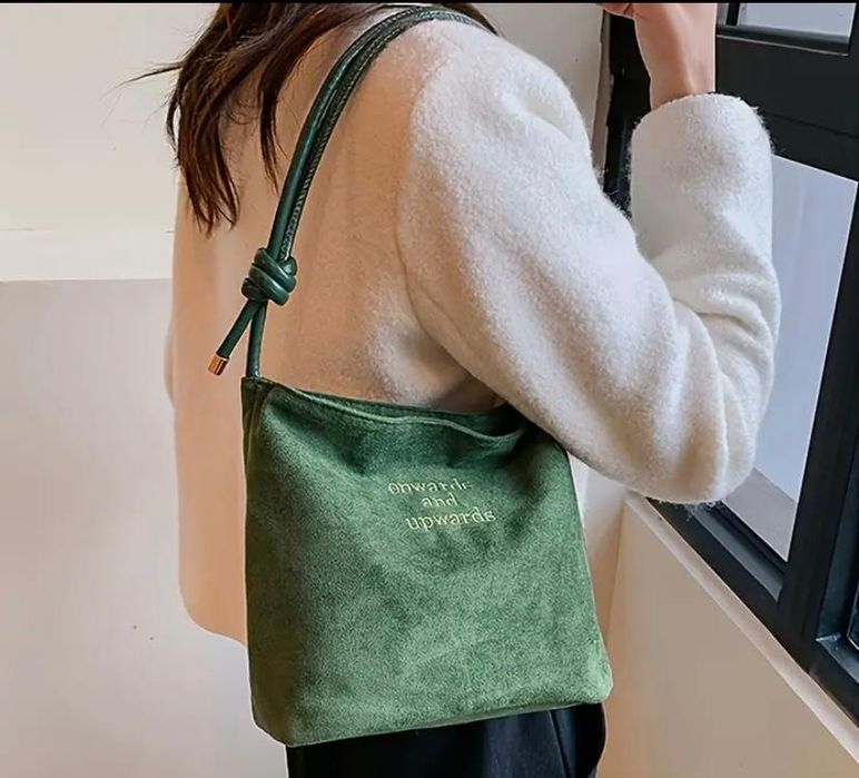 Сумочка Новая Искуственный замш на магните .