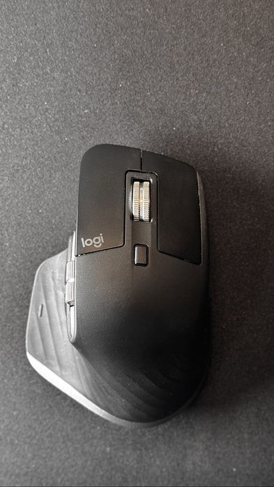 Logitech Mx Master 3 Mac + HyperX Mousepad