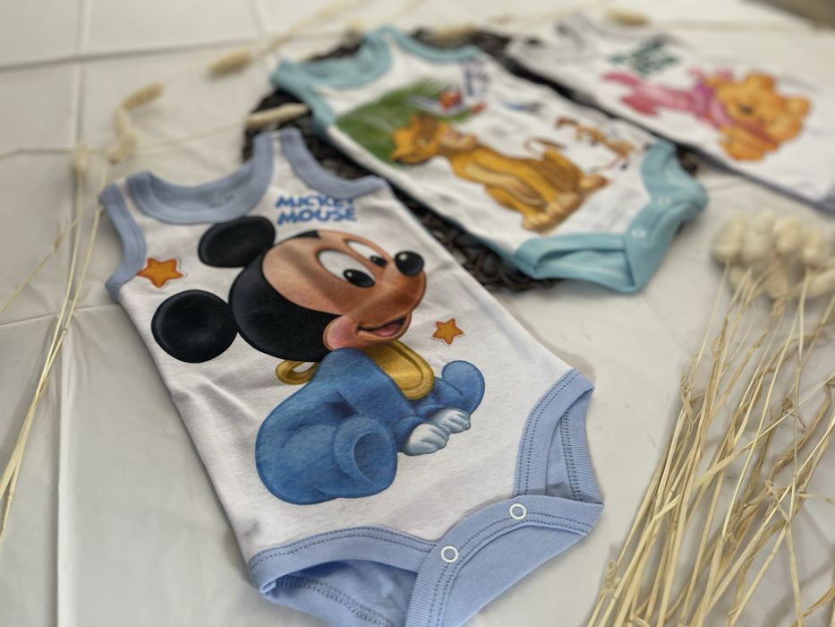 Детски дрехи, бодита, рикли и комплекти.