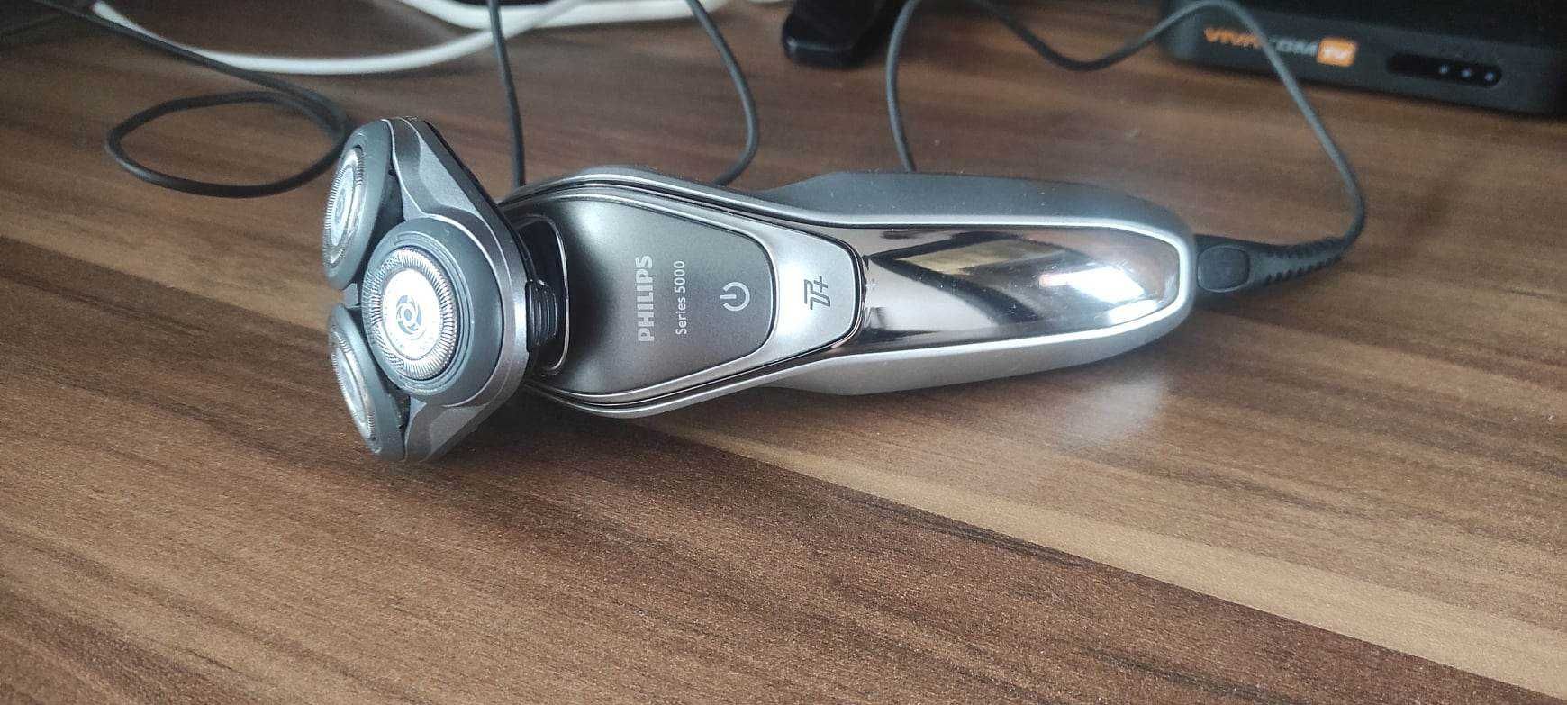 Самобръсначка  Philips за мокро и сухо бръснене - Shaver series 5000