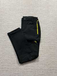 Pantaloni pentru drumeții montane, impermeabili