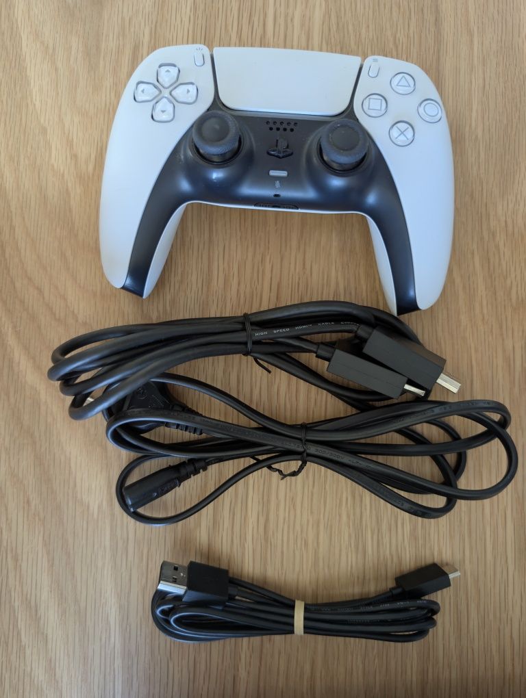 Playstation 5 с един контролер