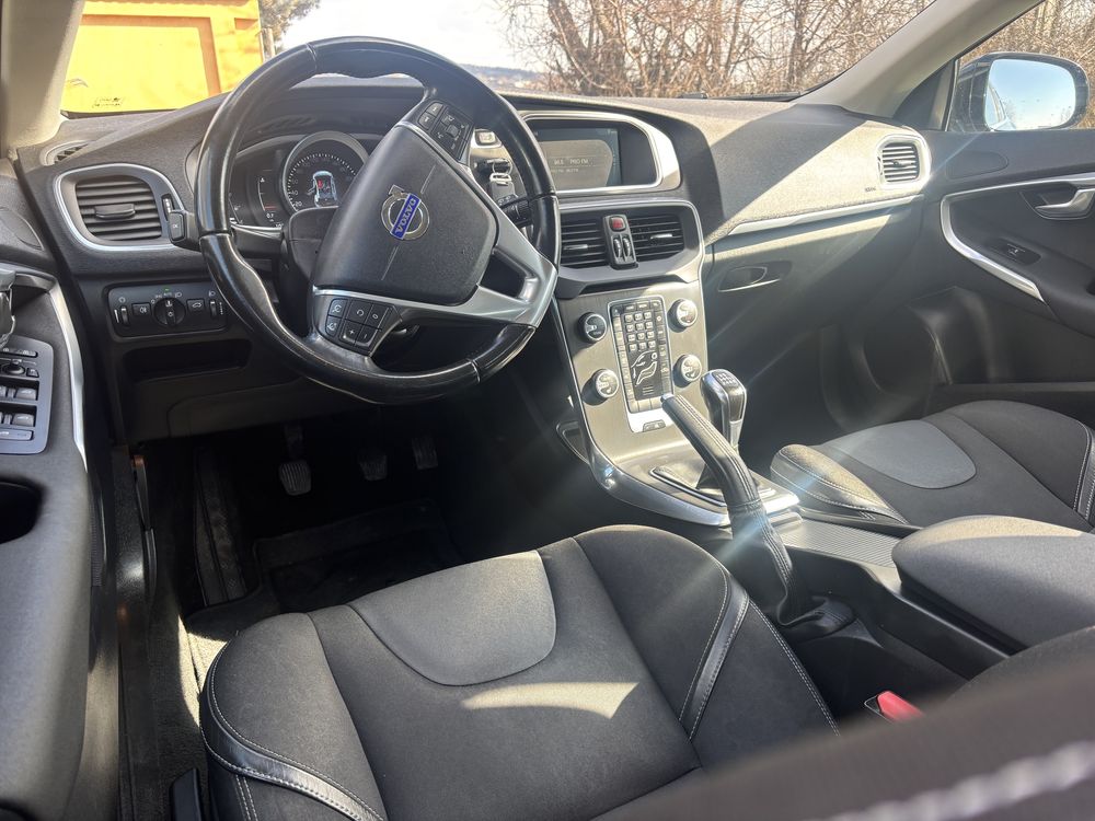 Volvo v40 D4 2.0D 2014 190 cp navigatie semipiele