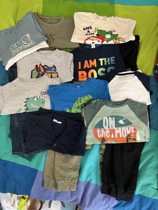 Vand lot pantaloni si bluze 104/110 baieti