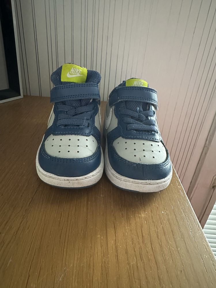 Маратонки за момче Nike