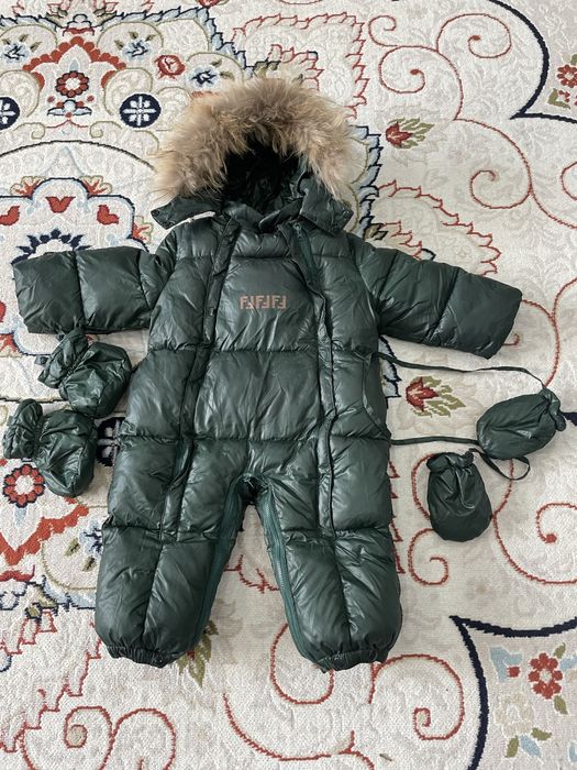 Продам зимнию комбинезон и ботинки