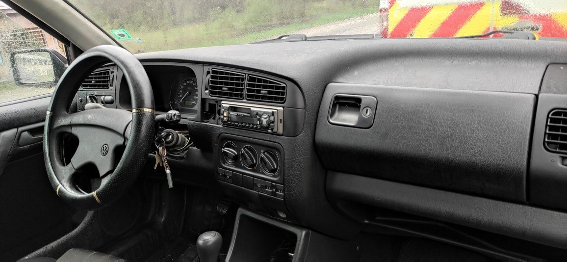 VW Golf 3 1.6 101 коня на части