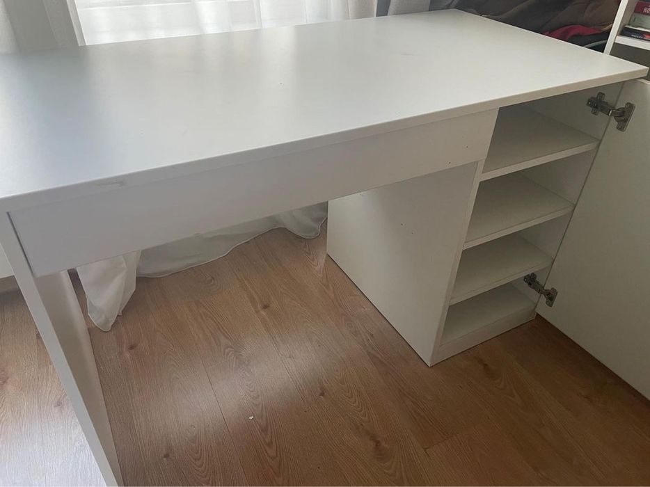 бяло бюро IKEA