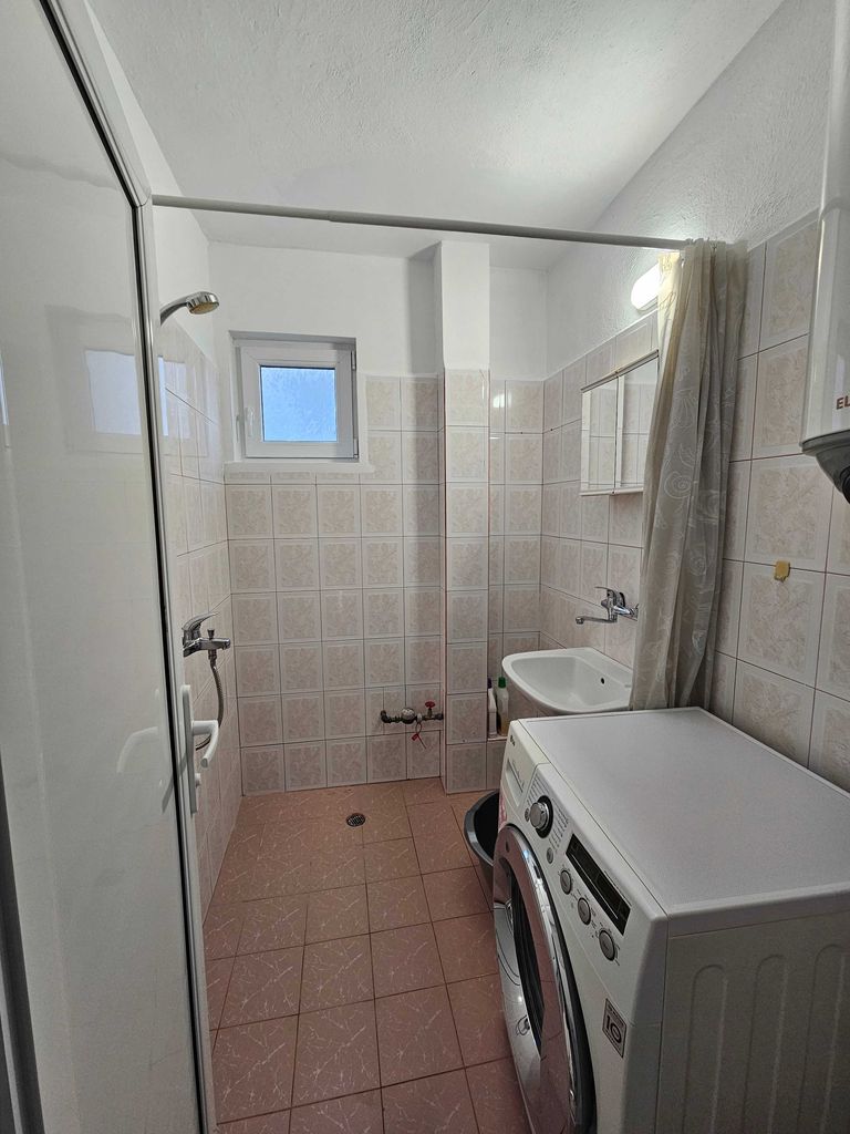 Дава се под наем Тристаен апартамент в Варна, Център - 85 кв.м за 433.5 € - Снимка #3
