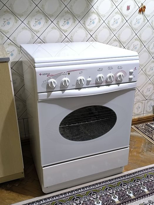 Плита GEFEST 1110 — это комбинированная плита с газовой духовкой