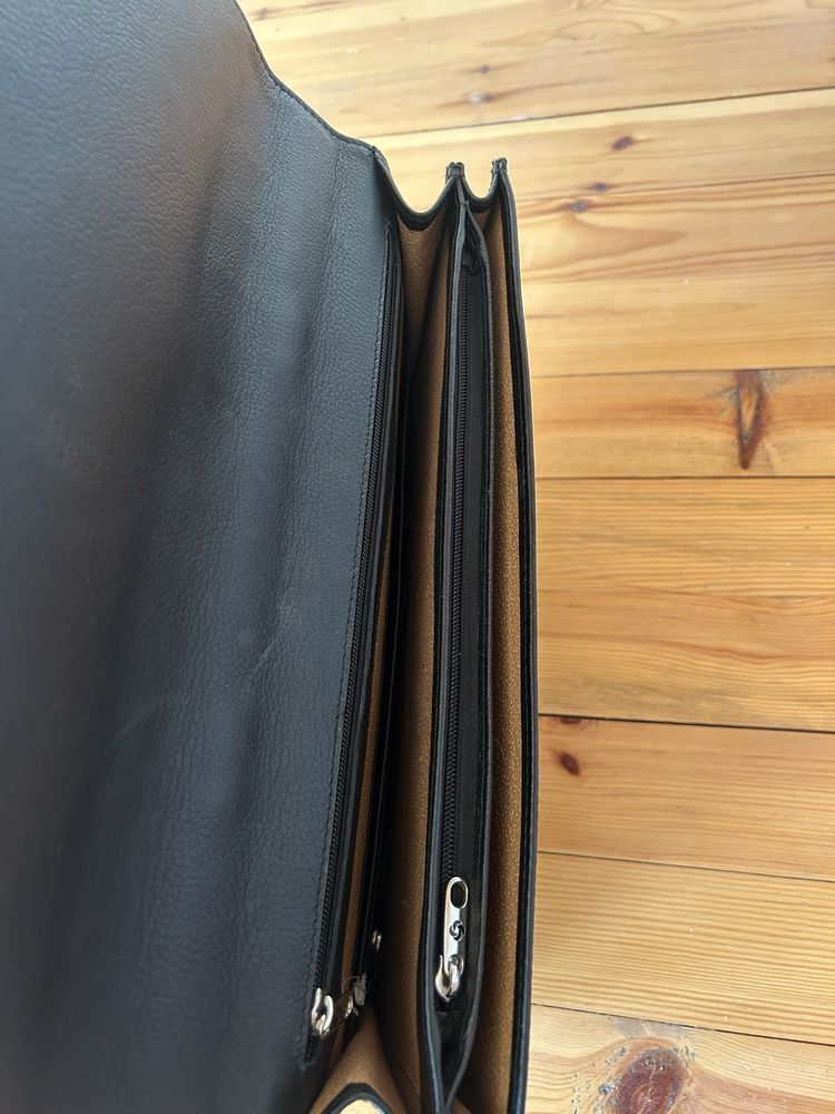 Черна кожена чанта за документи от Samsonite