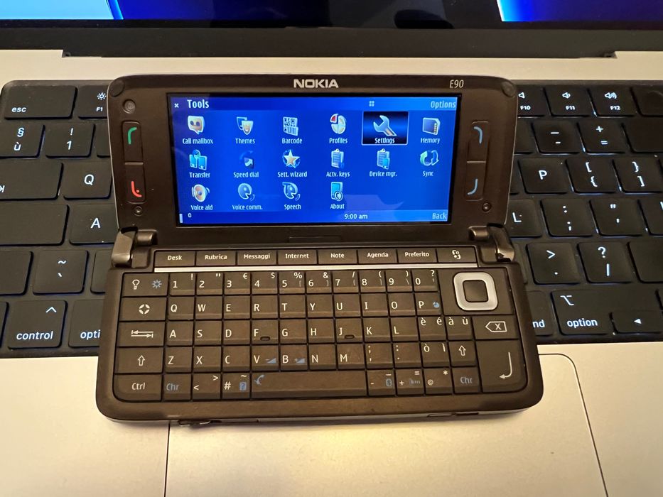 Telefon clasic / vintage Nokia E90 communicator 9300 9500