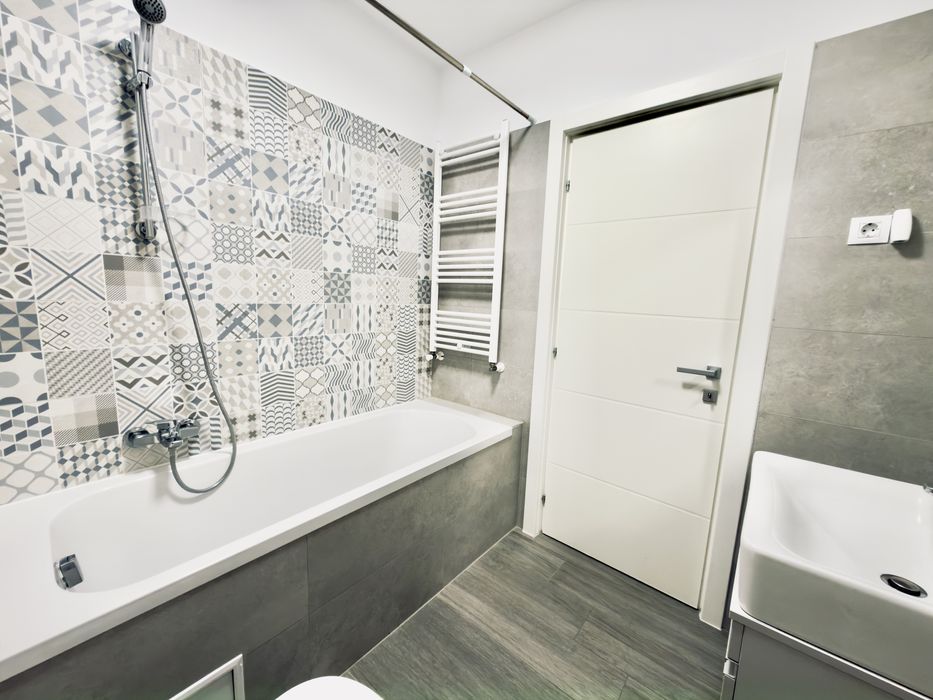 Apartament in zona Tractorul la et 4/8 cu loc de parcare si boxa