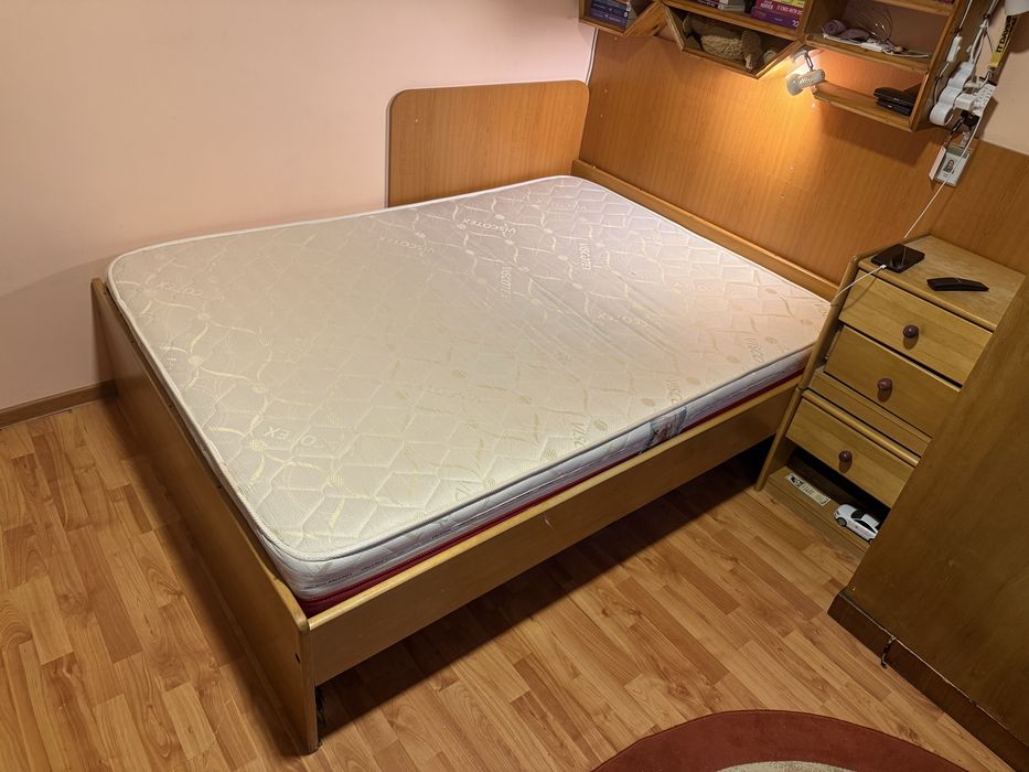 Pat dormitor din pal gros cu noptiere si saltea inclusa