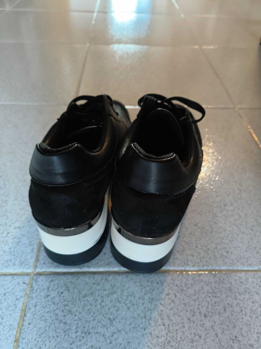 Дамски спортни обувки