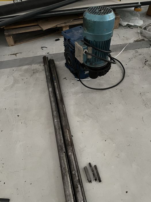 Motor trifazic cu reductor
