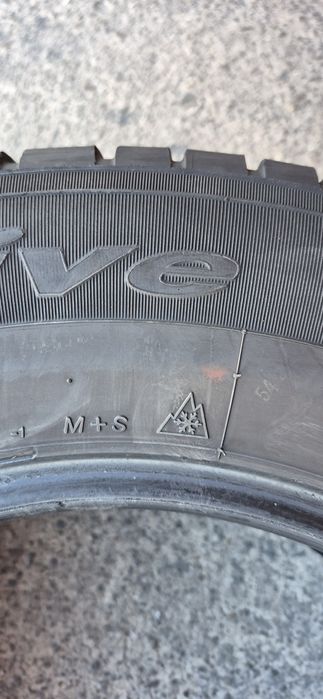 4 anvelope iarna Yokohama 225/65/16.Pretul este pe bucata