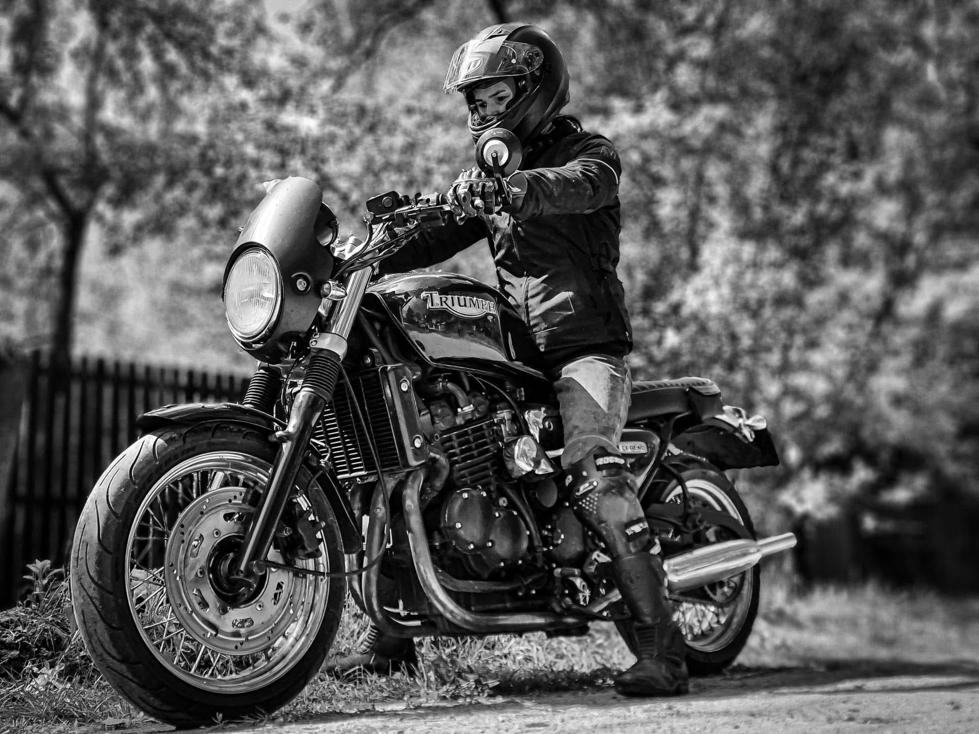 Vând triumph tt900 cafe racer