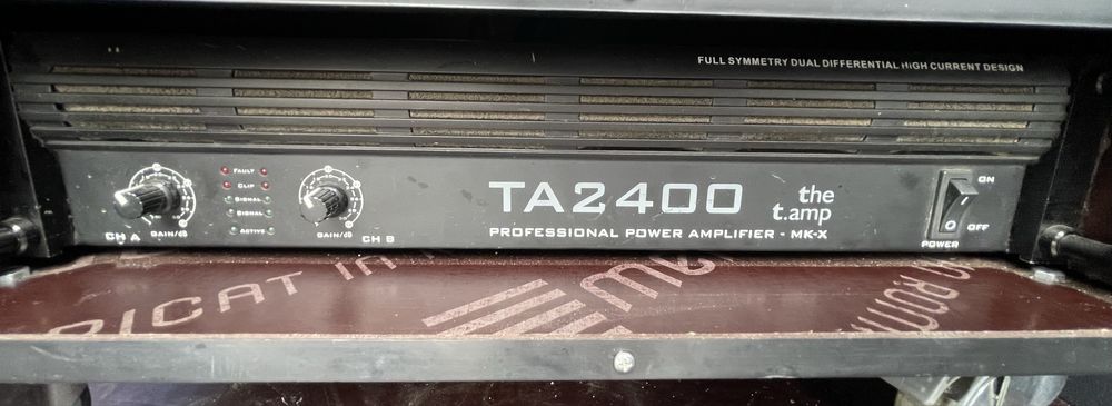 Vînd basi pereche Dynacord F8