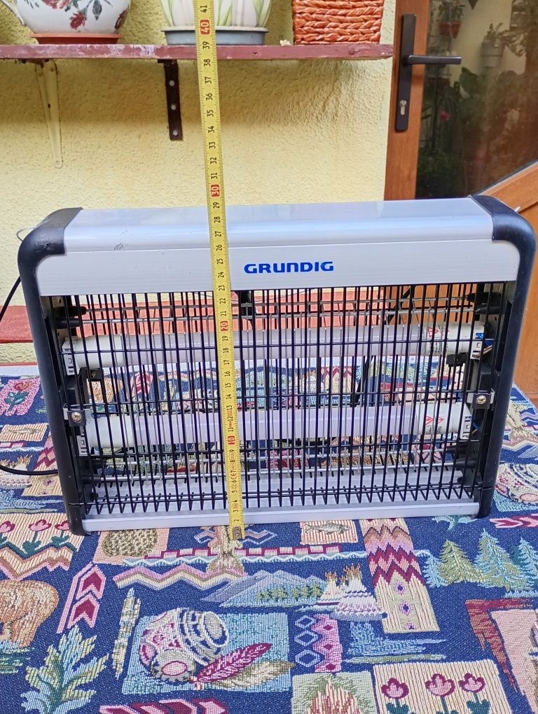 Lampa electrica cu lumina UV anti insecte( tantari, muste..)