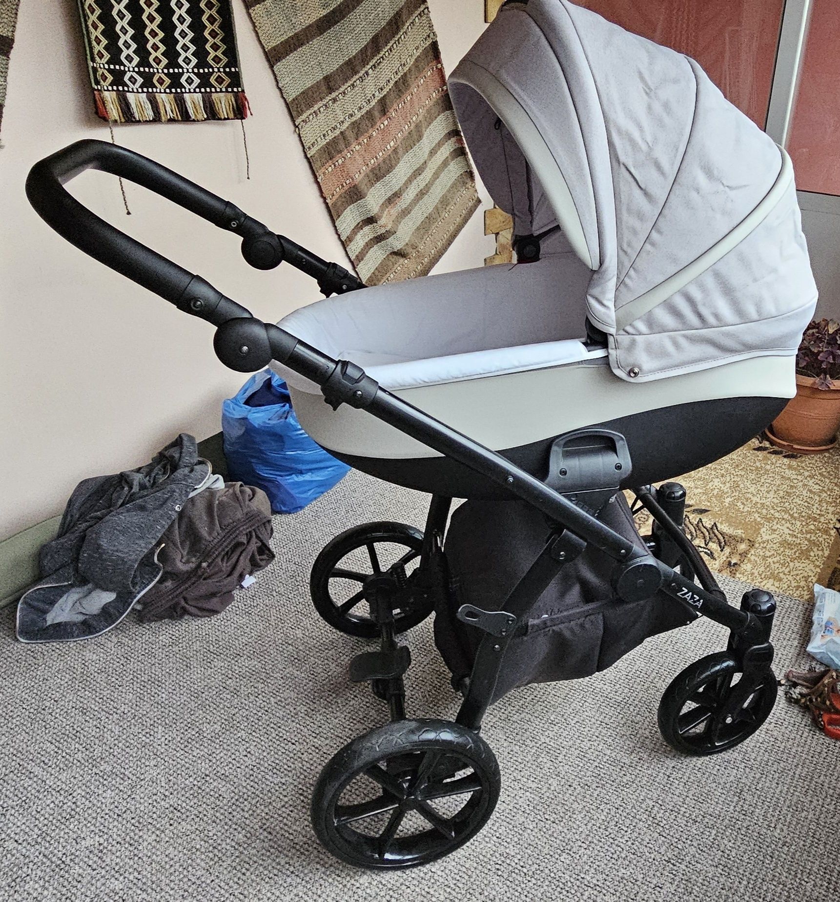 Продавам бебешка количка Buba Zaza 3в1 и база Isofix
