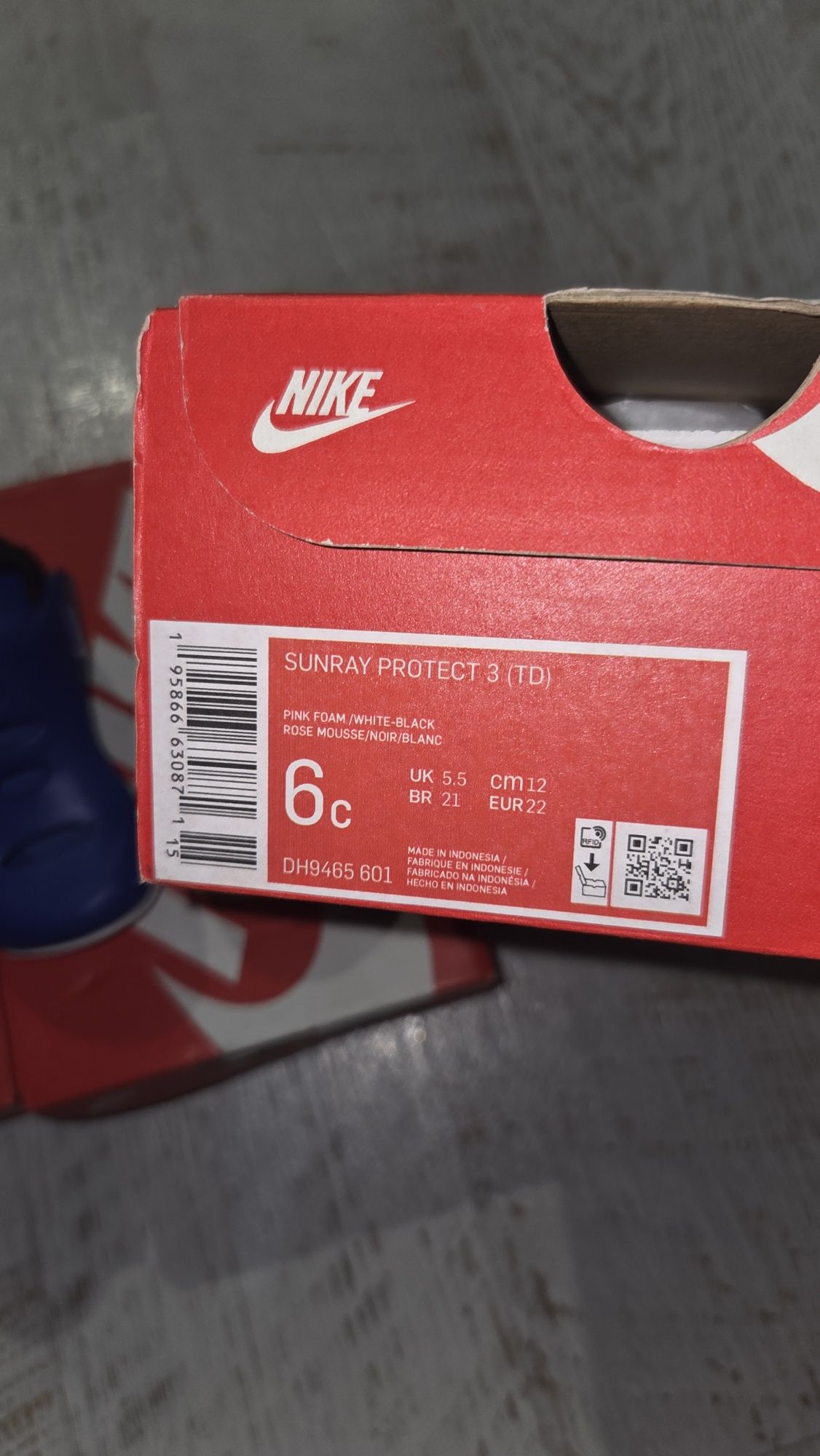 NIke нови и оригинални детски сандали