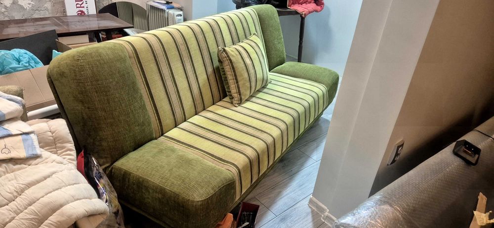 Продавам диван със скрин