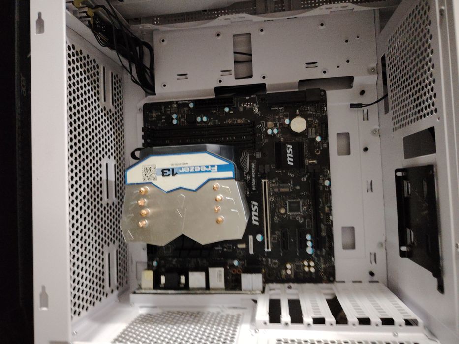 Se vinde kit procesor cooler și carcasa