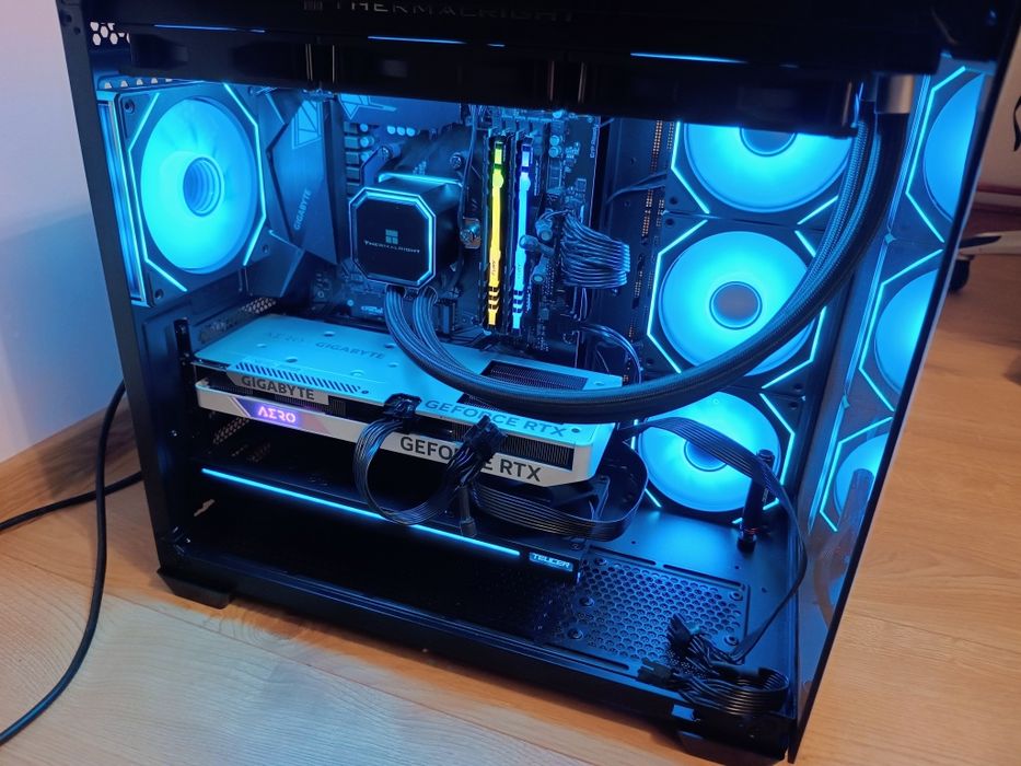 Vând PC Gaming Ryzen 7 5800x +RTX 4060 Aero +16gb DDR4