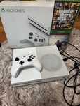 Xbox One S 1 tb+ controler +GtaV + Assassins Creed