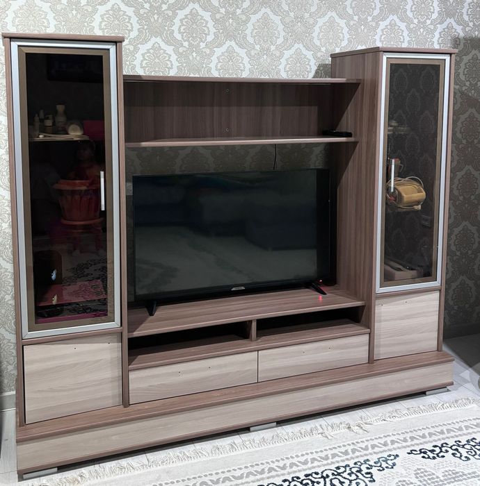 Продам стенку под телевизор