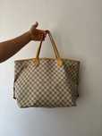 Geantă Louis Vuitton