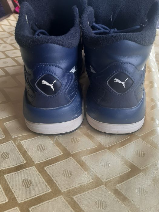 Продавам зимни топли маратонки РUMA номер 41 стелка 26.5  малко носени