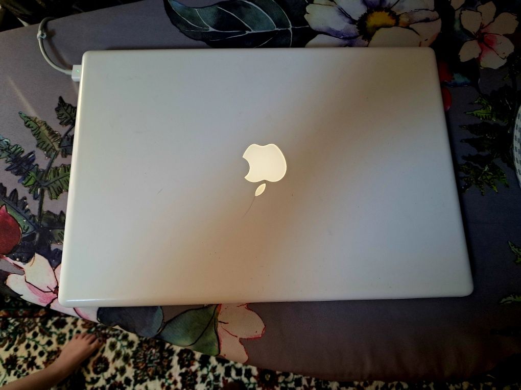Macbook air 13inch M2 8/256gb продойотся в нормалном состяании