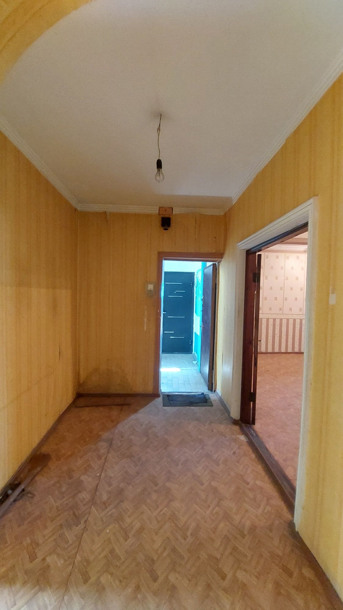 4/1/5. Сергели 4. Квартира 90 м², без ремонта. Метро "Turon" - 1 км